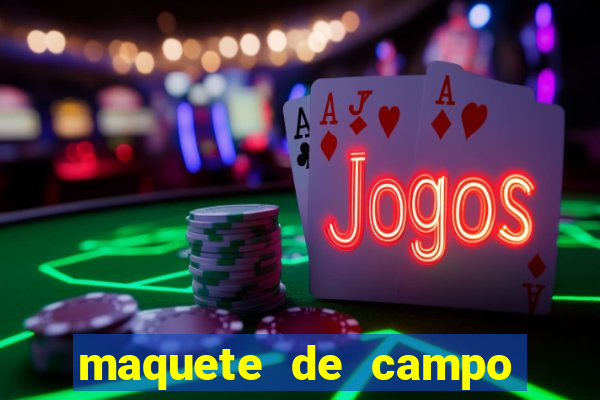maquete de campo de futebol com material reciclavel